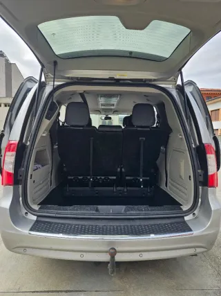 Lancia Voyager 2013