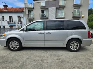 Lancia Voyager 2013
