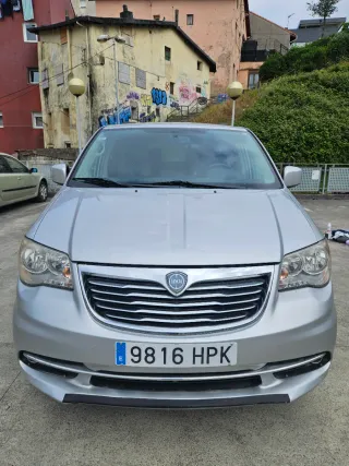 Lancia Voyager 2013