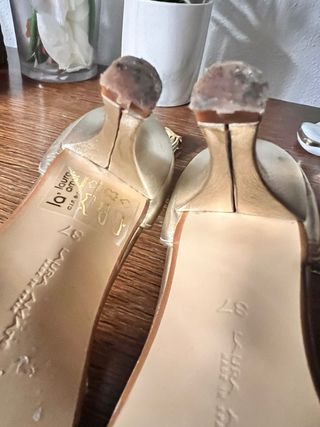 Sandalias tacón doradas lazo