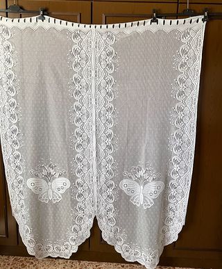Coppia tendine a vetro bianche con farfalle