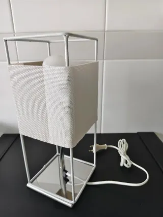 Lámpara geométrica minimalista beige