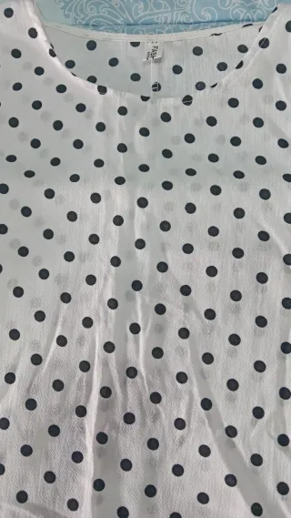 Blusa lunares blanca y negra