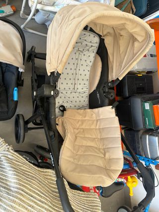 Cochecito de bebé y silla de coche