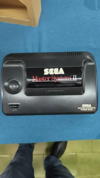 Sega Master System II con Sonic The Hedgehog