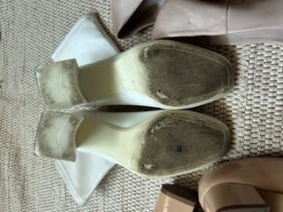 Botines y Zapatos Beige y Blancos