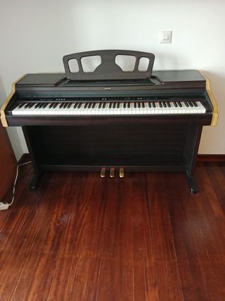 Piano Suzuki Digital. Se encuentra en Torrelavega