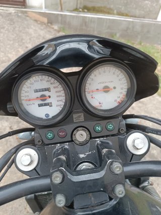 Moto naked negra