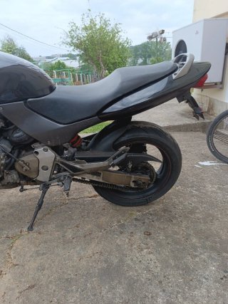 Moto naked negra