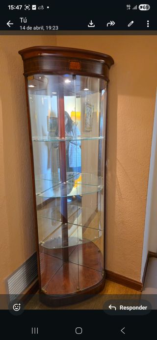 Vitrina de madera como nueva