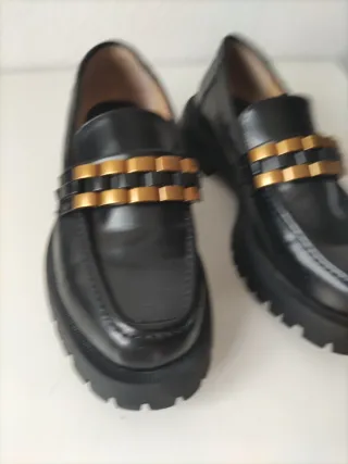 Mocasines Zara Negros con Detalles Dorados Talla 3
