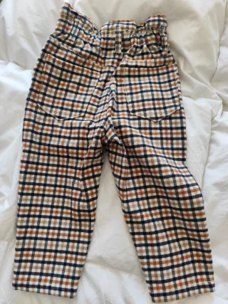 Pantalones a cuadros. Talla 2-3 de Kiabi.