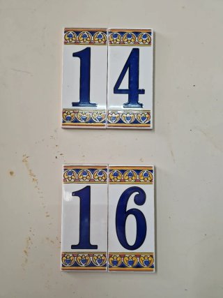 Tu nombre en azulejo decorativo pintado a mano