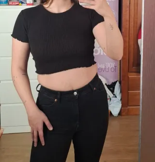 Camiseta crop Pull&Bear negra manga corta