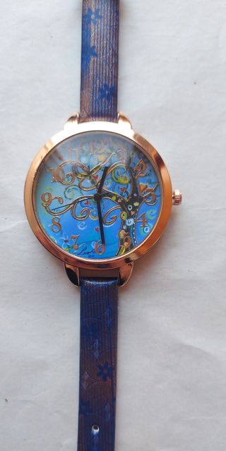 Reloj de pulsera rojo o azul