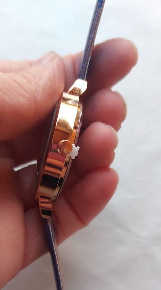 Reloj de pulsera rojo o azul