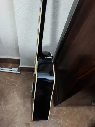 Guitarra Acústica Negra para zurdos