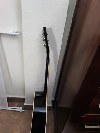 Guitarra Acústica Negra para zurdos