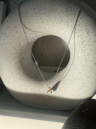 Collar letra A dorado y plateado