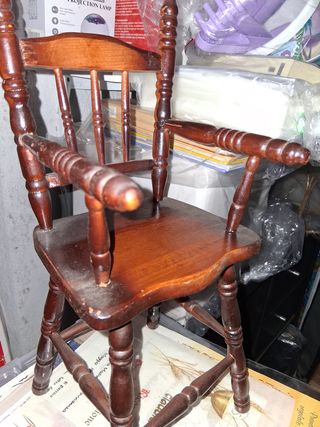 Sedia con bambola vintage