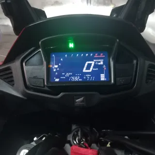 Honda VFR800X Crossrunner Roja