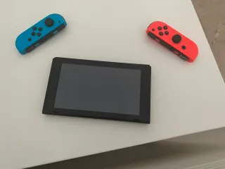 Nintendo Switch + Custodia + Controller Pro+4giochi