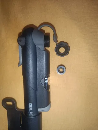 Inflador portátil de bicicleta GIYO con soporte