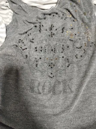 Camiseta doble superpuesta estilo rock con lenteju