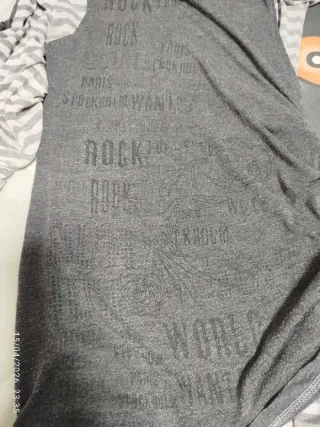 Camiseta doble superpuesta estilo rock con lenteju