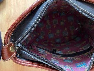 Bolso de cuero negro y marrón sin marca