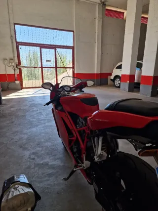 Ducati 999 Roja