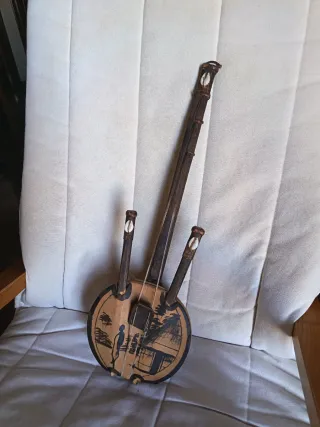 Kora africana hecha a mano: instrumento de cuerda.