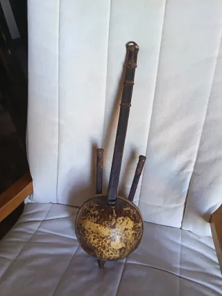 Kora africana hecha a mano: instrumento de cuerda.