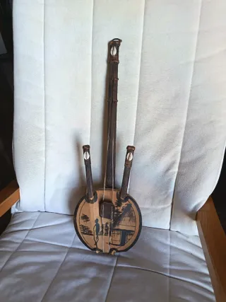 Kora africana hecha a mano: instrumento de cuerda.
