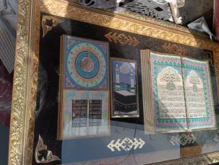 Cuadro Decorativo Dorado y Multicolor