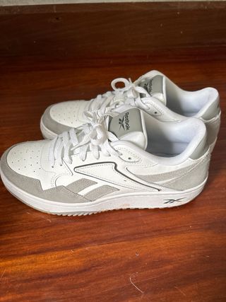 Zapatillas Reebok Blancas y Grises