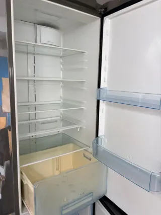 Nevera Bosch y Electrolux para repuestos