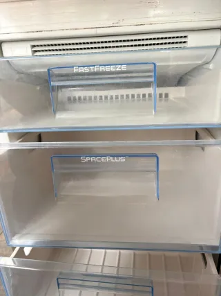 Nevera Bosch y Electrolux para repuestos