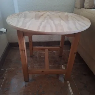 Mesita redonda de madera