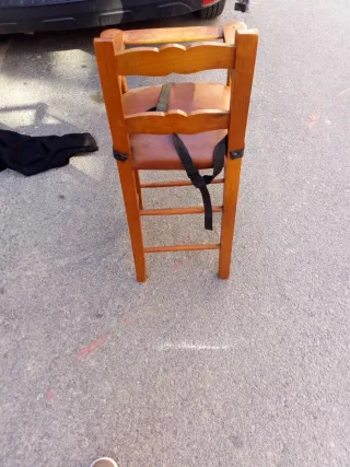 Silla de madera para bebé para comer