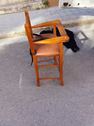 Silla de madera para bebé para comer