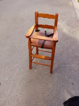 Silla de madera para bebé para comer
