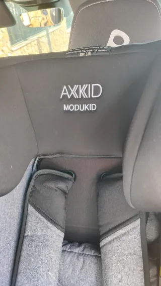 Axkid Modukid Base + Silla contra marcha coche