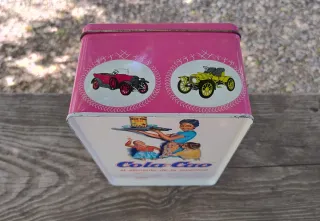 Antigua caja metálica retro de Colacao