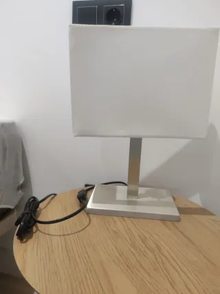 Lámpara de mesa tela y metal