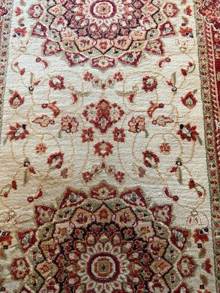 Alfombra de pasillo beige y roja 3,50x0,85