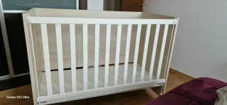 Cuna de madera sin colchón