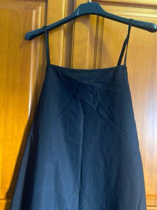 Vestido negro de tirantes