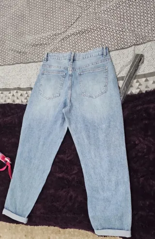 Pantalón vaquero azul a estrenar ( SIN Marca ).