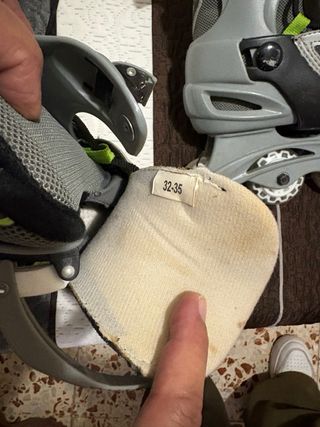 Patines  en linea grises y negros